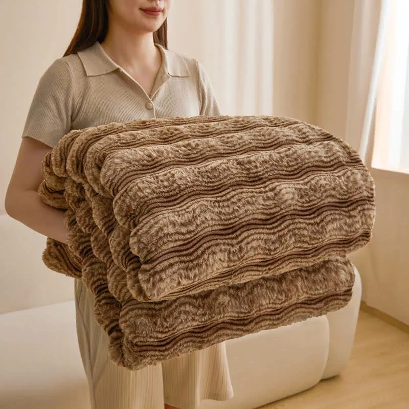 Weiche, flauschige Plüschdecke mit Wellenmuster