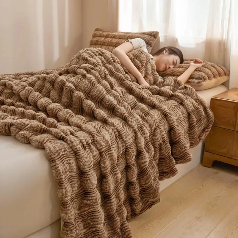 Weiche, flauschige Plüschdecke mit Wellenmuster