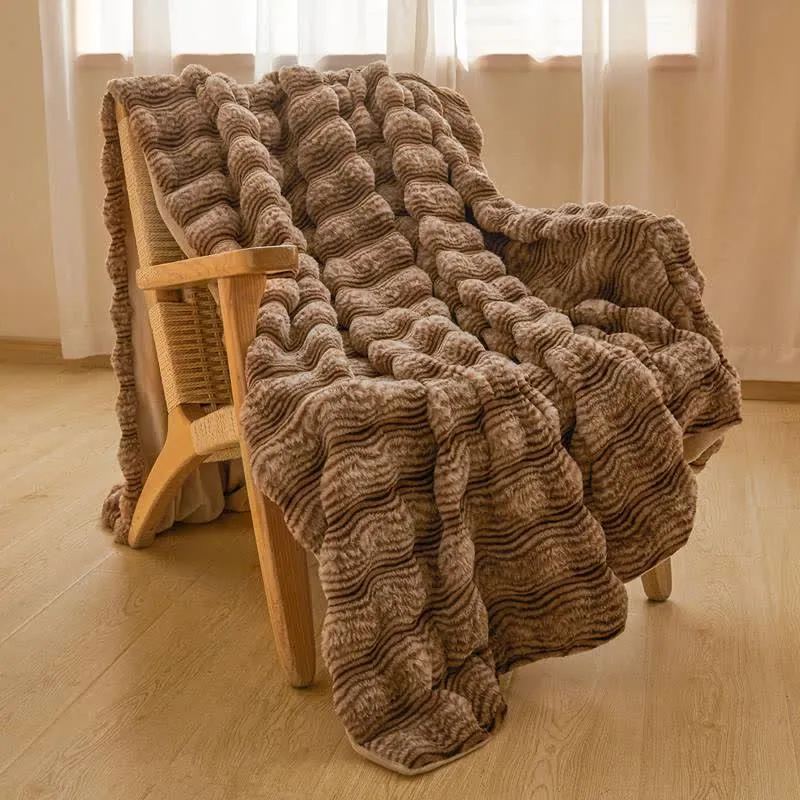 Weiche, flauschige Plüschdecke mit Wellenmuster