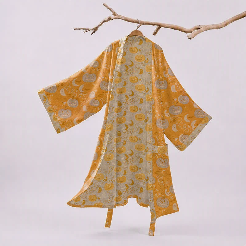 Halloween-Kimono-Bademantel mit Kürbissen und Geistern