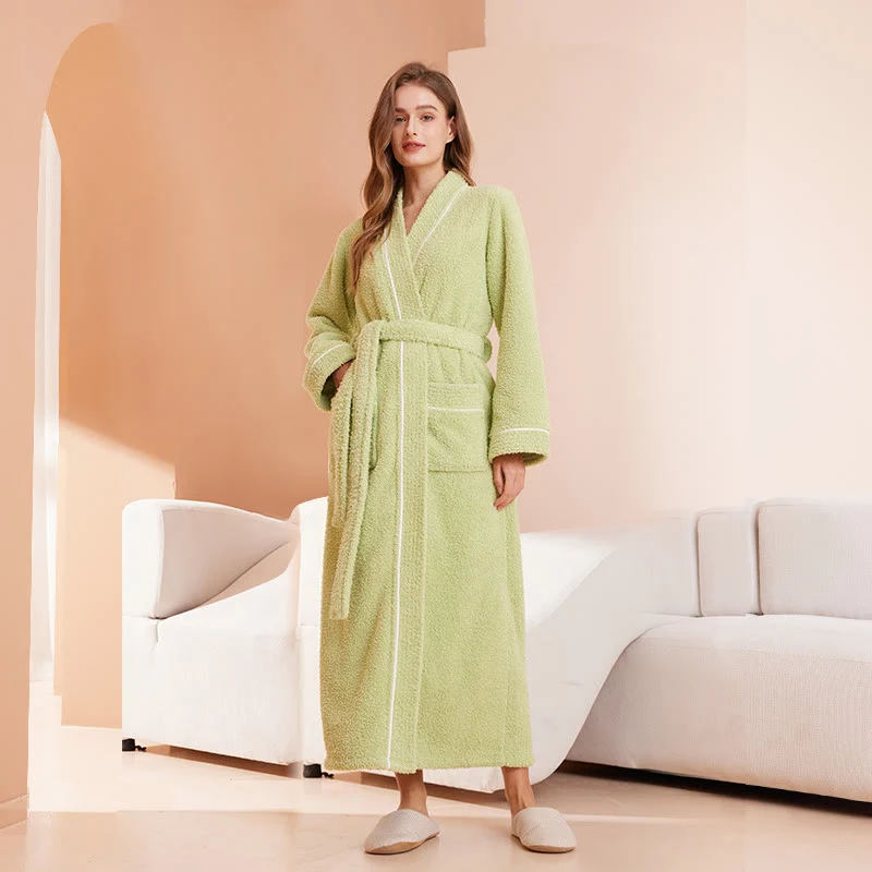 Bequemer, langer Bademantel aus Fleece in Volltonfarbe
