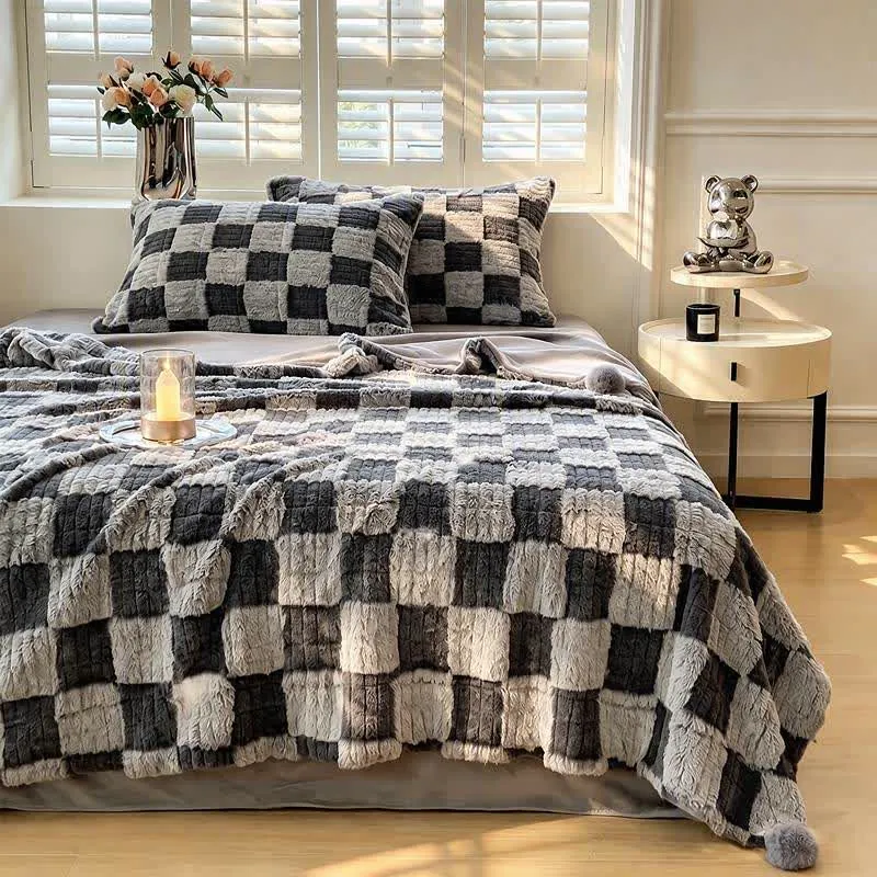 Moderne, kuschelige Wendedecke mit Blockmuster