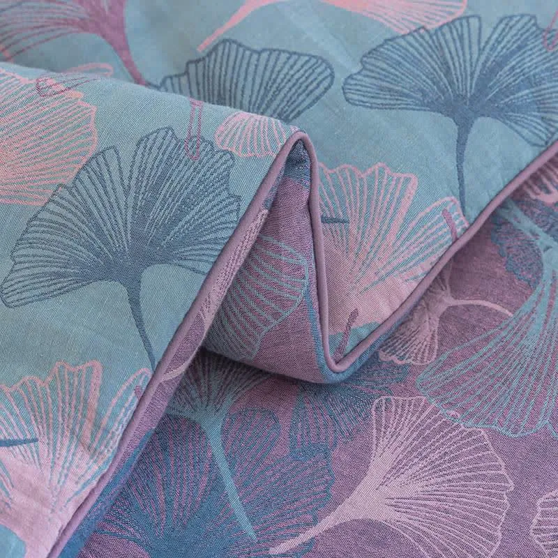 Wendbare Tagesdecke aus Baumwollgaze mit Ginkgoblatt-Motiv