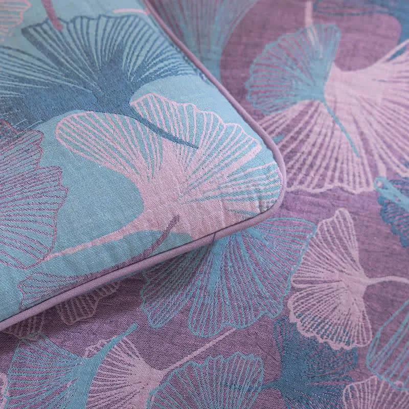 Wendbare Tagesdecke aus Baumwollgaze mit Ginkgoblatt-Motiv
