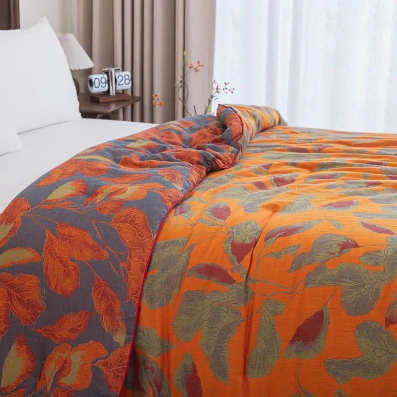 Baumwollgaze-Steppdecke mit orangefarbenem Herbstblattmuster