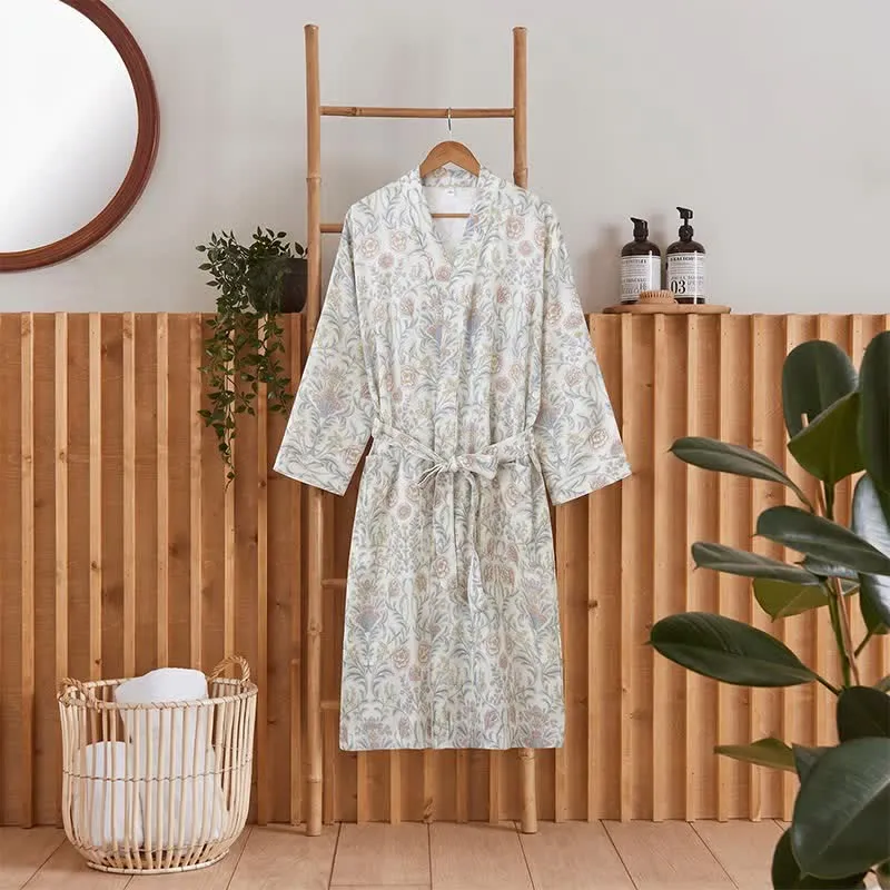 Kimono-Bademantel aus geblümtem Baumwollgaze mit Tasche