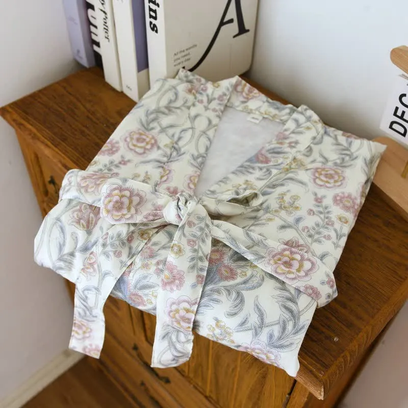 Kimono-Bademantel aus geblümtem Baumwollgaze mit Tasche