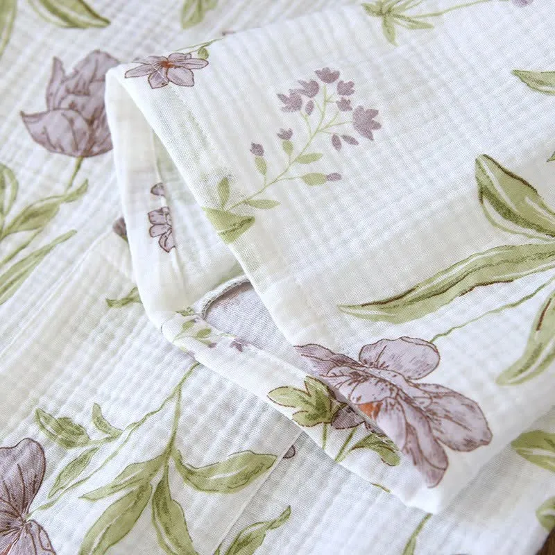 Kimono-Bademantel aus Baumwolle mit violettem Blumenmuster