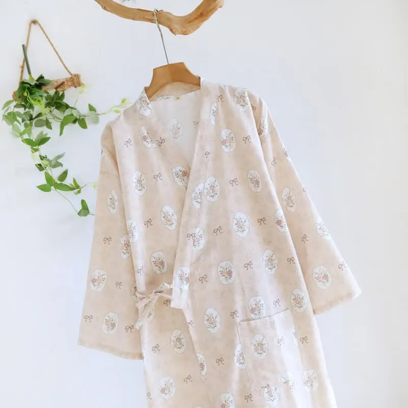 Kimono-Bademantel aus Baumwolle mit gerahmter Rose und Schleife