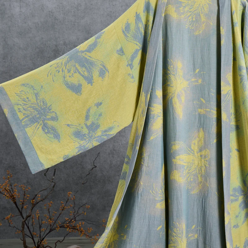 Kimono-Bademantel aus azurblauem Baumwollgaze