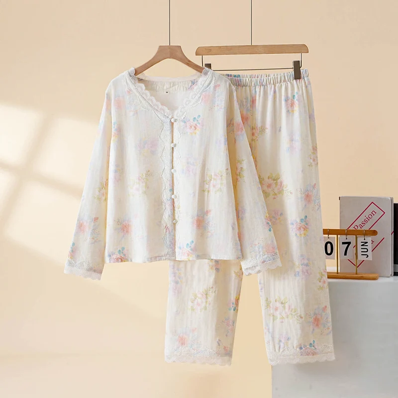 Romantisches Lounge-Set aus Baumwollgaze mit Blumenmuster