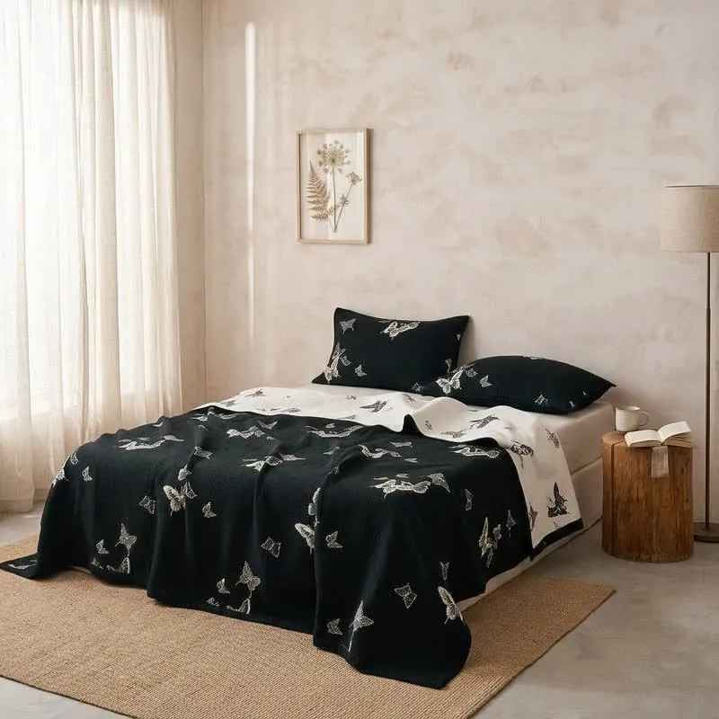 Monochrome Schmetterlings-Baumwollgaze-Quilts