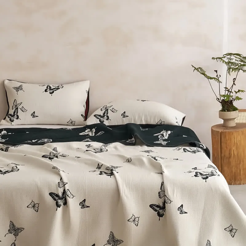 Monochrome Schmetterlings-Baumwollgaze-Quilts