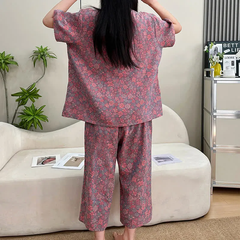 Loungewear-Set in Übergröße mit Rüschenbesatz, kurze Caprihose