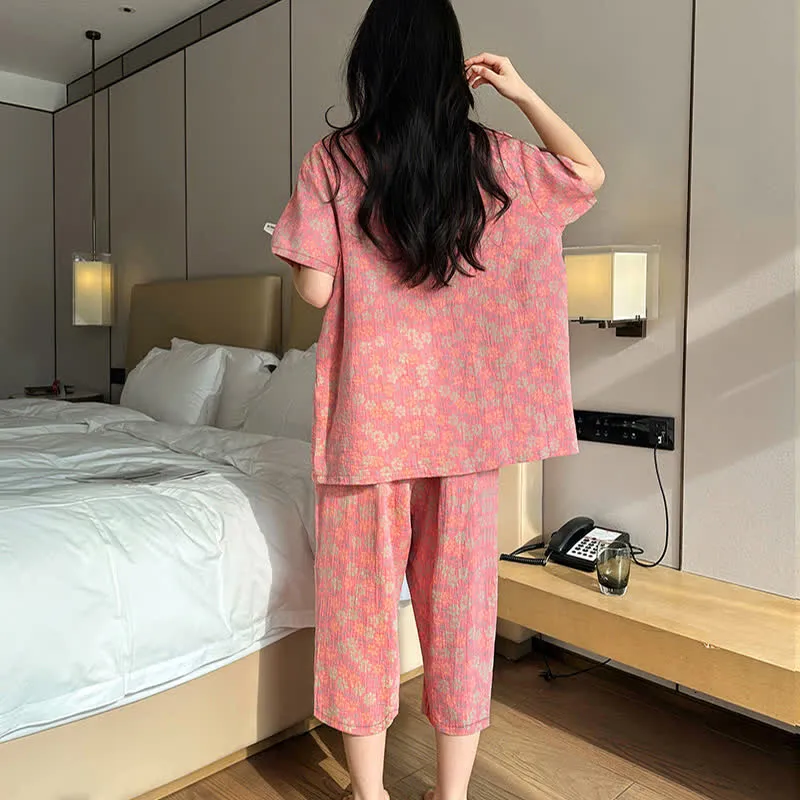 Loungewear-Set in Übergröße mit Rüschenbesatz, kurze Caprihose