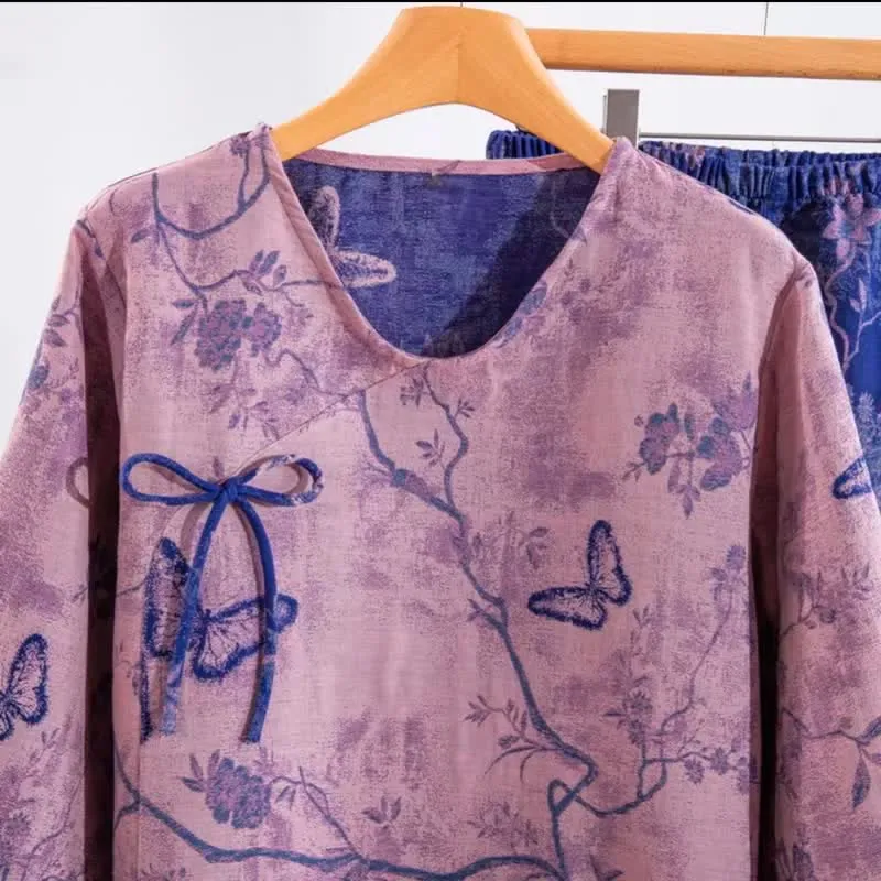 Retro-Loungewear-Set aus Baumwolle mit lila Schmetterlings- und Blumenmuster