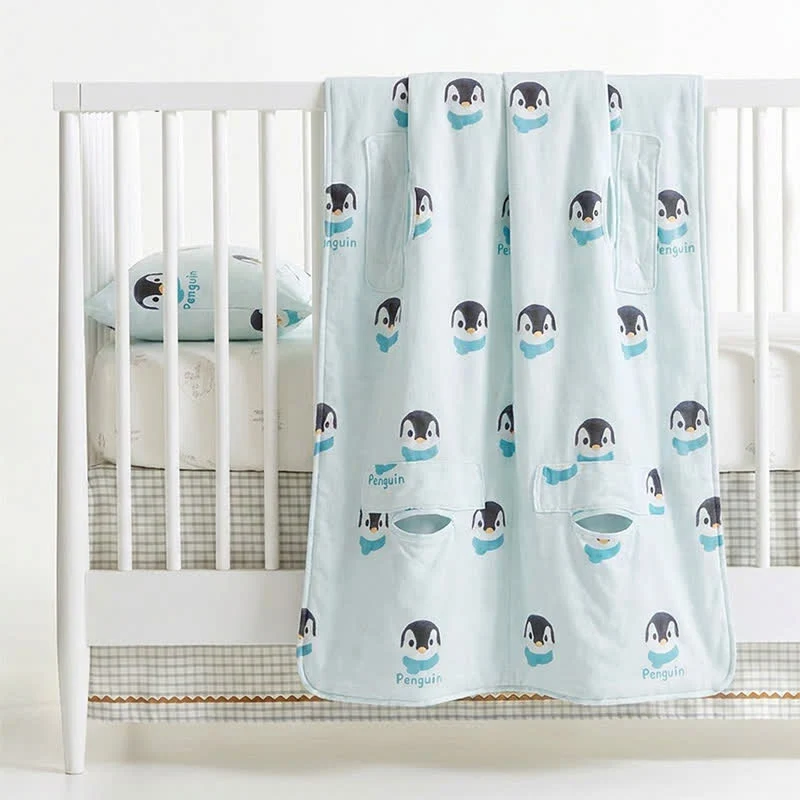 Babydecke aus Baumwollgaze mit dem Pinguin-Traum