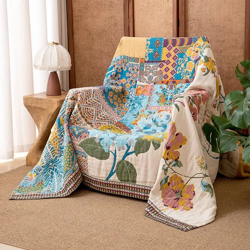 Sofadecke aus Baumwollgaze mit künstlerischem Patchwork-Blumenmuster