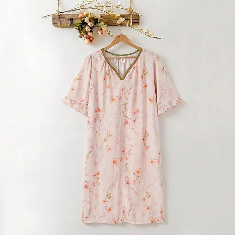 Lounge-Kleid aus Lyocell mit Blumenmuster, V-Ausschnitt und Rüschenärmeln