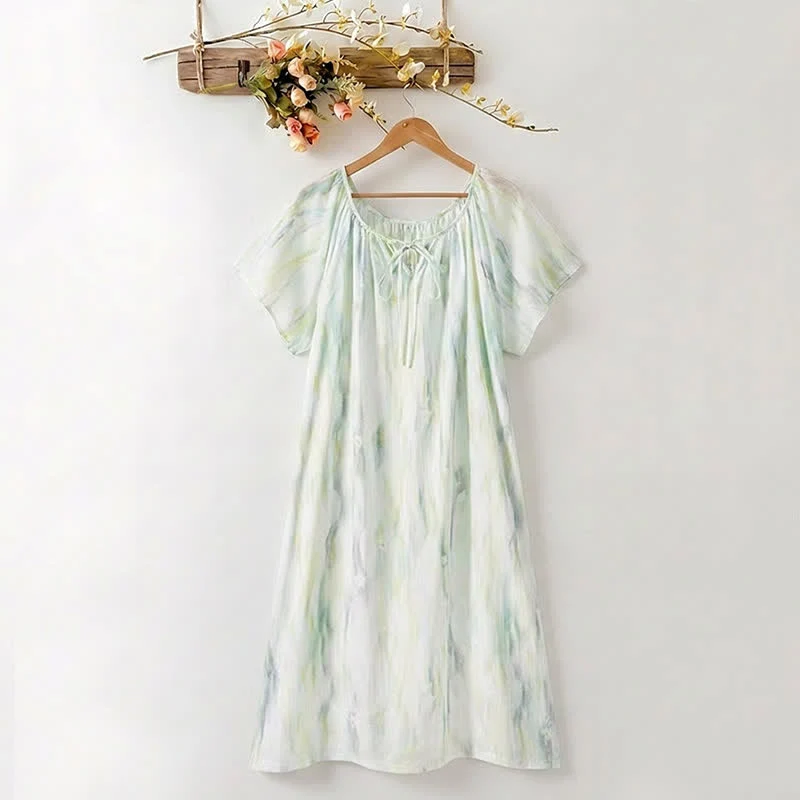 Nachtkleid mit Aquarellblumenmuster aus Lyocell mit Bindekragen