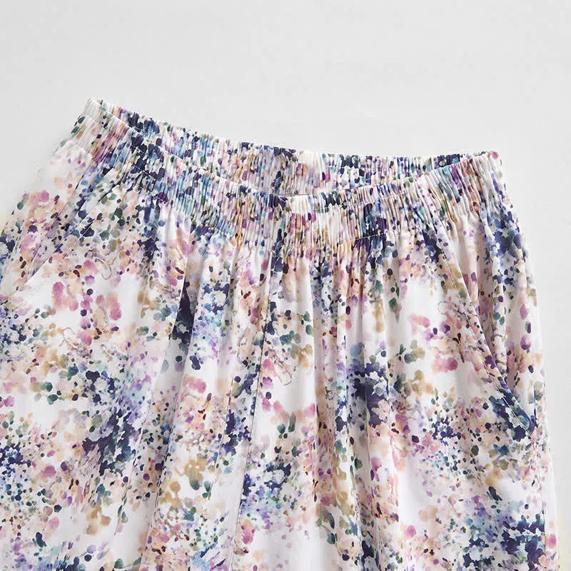 Sommerliche Lounge-Shorts aus Baumwolle mit Blumenmuster und gerafftem Bund