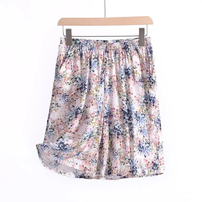 Sommerliche Lounge-Shorts aus Baumwolle mit Blumenmuster und gerafftem Bund