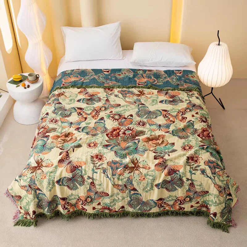 Verzauberte Tagesdecke aus Musselin mit Schmetterlings- und Blumenmuster