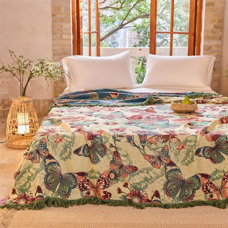 Verzauberte Tagesdecke aus Musselin mit Schmetterlings- und Blumenmuster