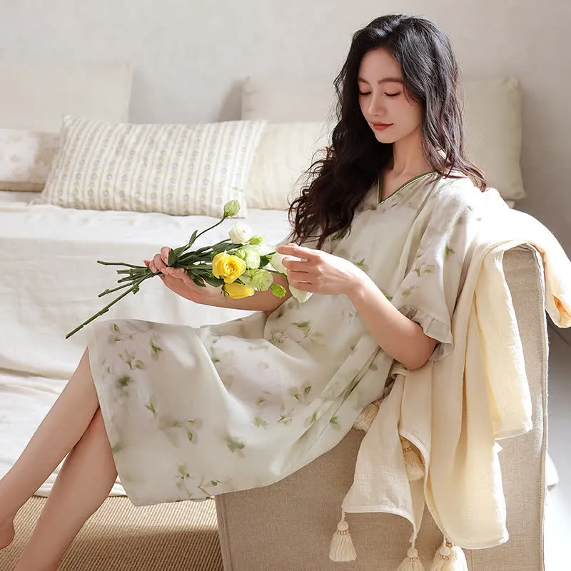 Romantisches, geblümtes Lyocell-Loungewear-Schlafkleid mit V-Ausschnitt