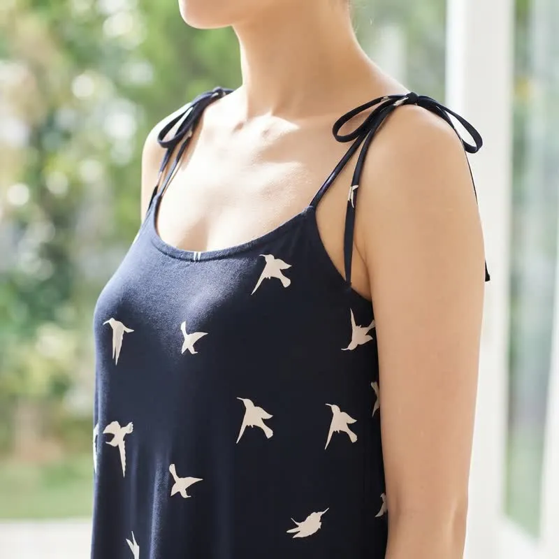 Lounge-Kleid aus Baumwolle mit Vogelmuster und Bindebändern
