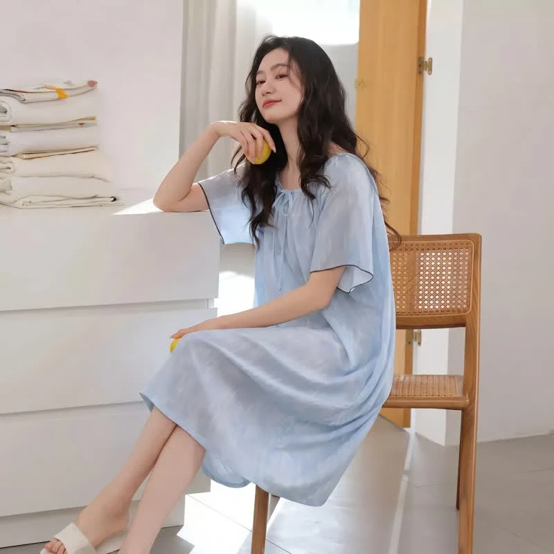 Luftiges blaues Lounge-Kleid aus Lyocell mit Bindekragen