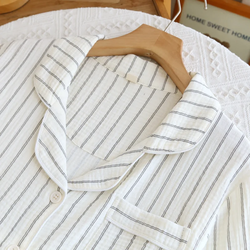 Lässiges Sommer-Loungewear-Set mit Streifen und Camp-Kragen