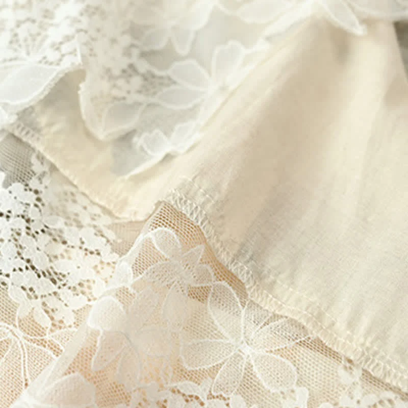 Beige Lounge-Set mit Camisole-Top und floraler Spitze