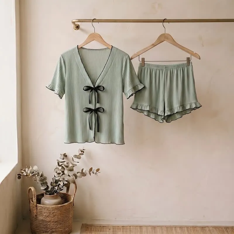 Loungewear-Set in Rosa mit Schleifendetail und Rüschensaum