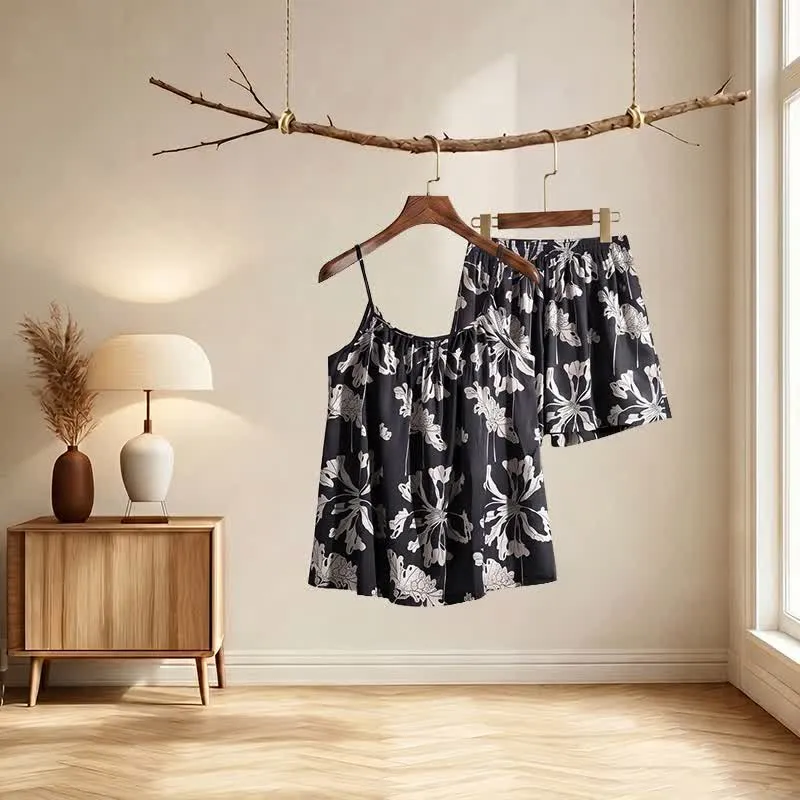 Schwarzes Pyjama-Set mit geblümtem Cami-Shorts