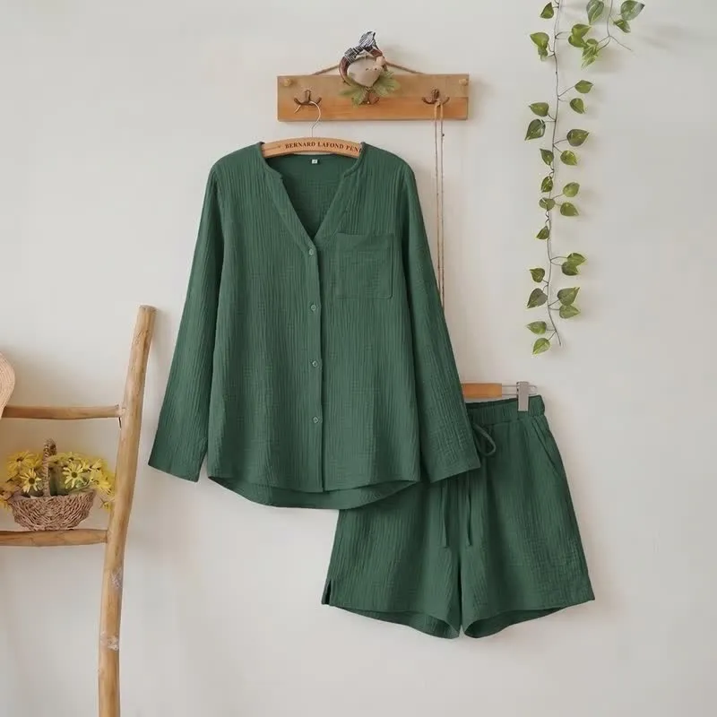 Pyjama-Set aus langärmeligem Oberteil und Shorts