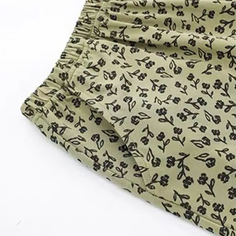 Olivgrüner Pyjama-Set mit Rüschen und Blumenmuster