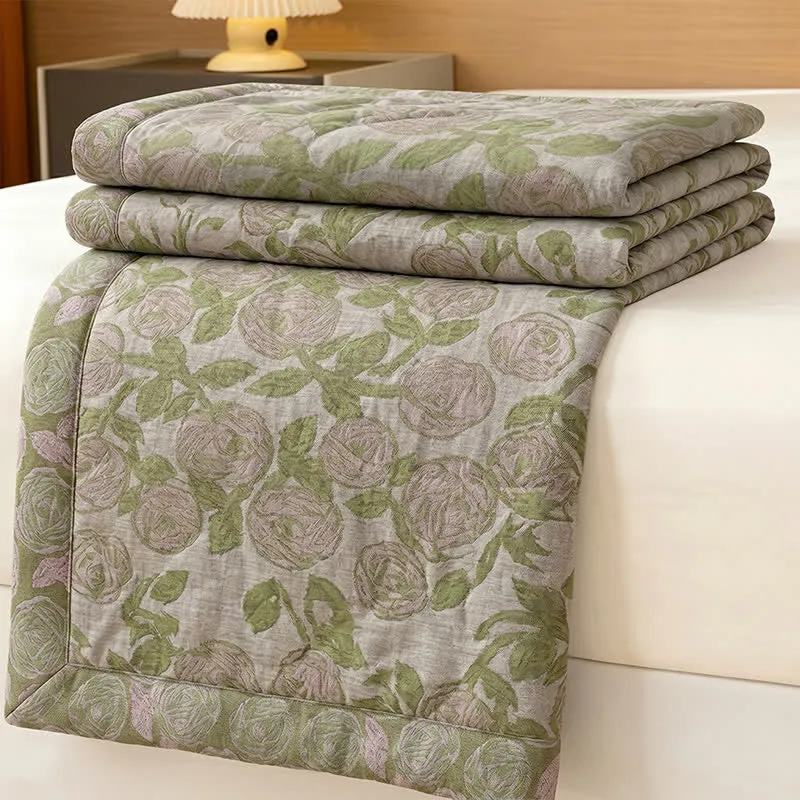 Gemütliche Tagesdecke aus Baumwolle mit Blumenmuster im Landhausstil