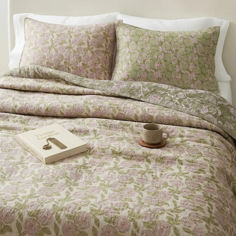 Gemütliche Tagesdecke aus Baumwolle mit Blumenmuster im Landhausstil