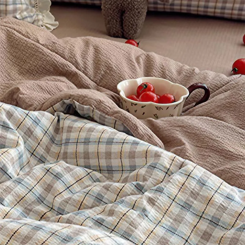 Sommerbettwäsche-Set aus braunem Karomuster mit Rüschen und Spitze