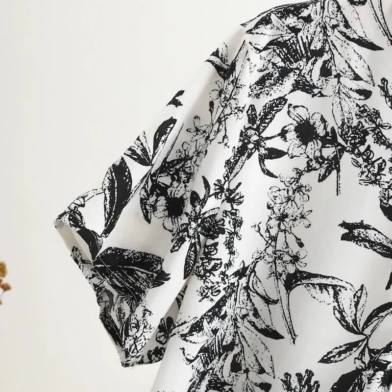 Pyjama-Set mit monochromem botanischem Muster
