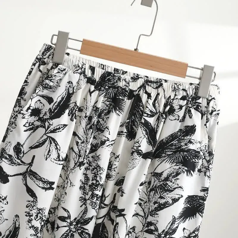 Pyjama-Set mit monochromem botanischem Muster