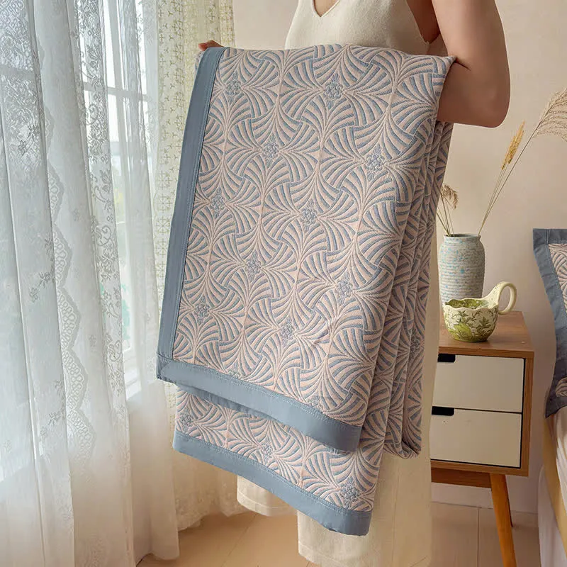 Wendbare Jacquard-Decke mit drei Lagen und geometrischem Muster
