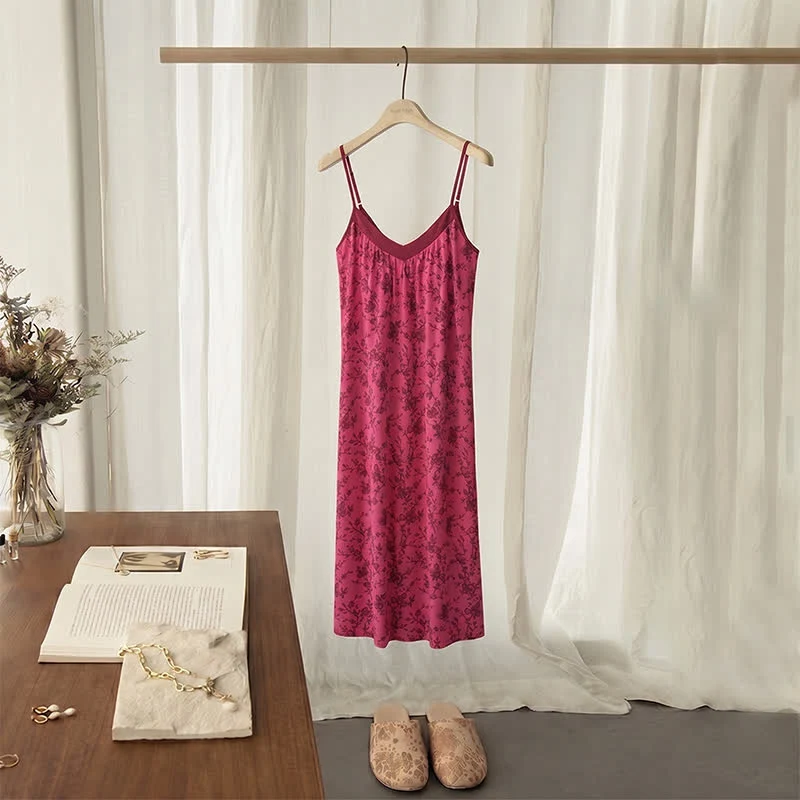 Hauskleid aus Baumwolle mit Rosenranken und Blumenmuster
