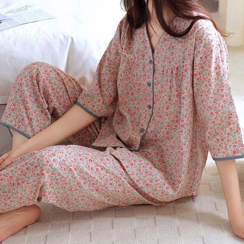 Rustikales Damen-Pyjama-Set aus Baumwolle mit Blumenmuster