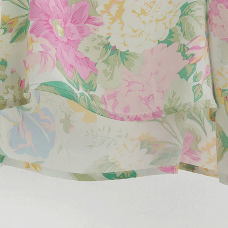 Loungewear-Set aus mintfarbenem Satin-Rüschen-Top und geblümten Shorts