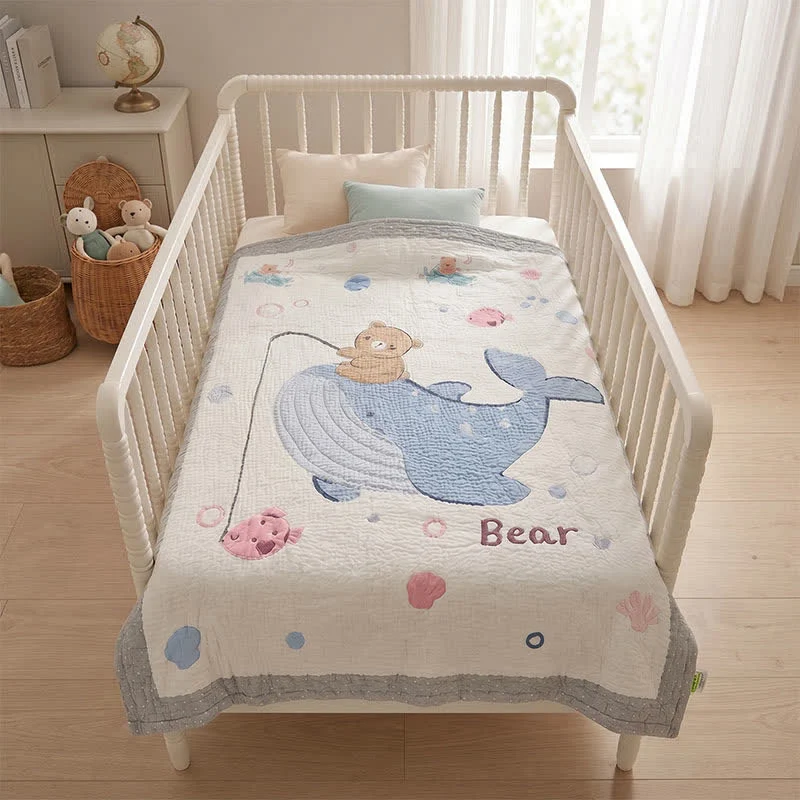 Babydecke aus Lyocell mit Wal- und Bärenmotiven