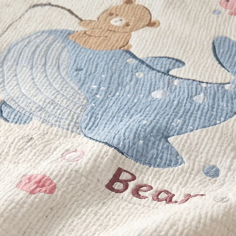 Babydecke aus Lyocell mit Wal- und Bärenmotiven