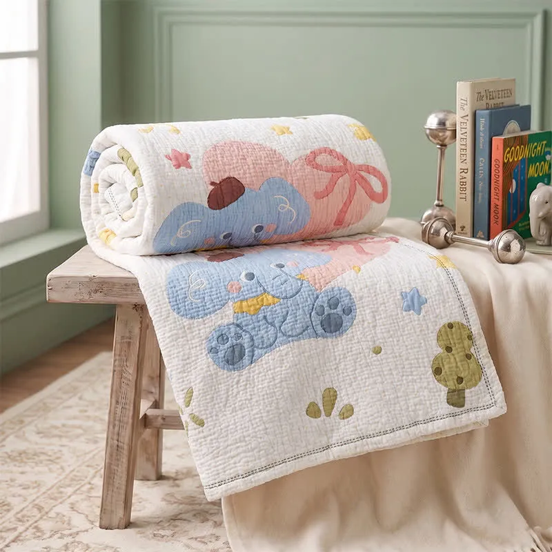Babydecke aus Lyocell mit pastellfarbenem Elefantenmuster, gesteppt