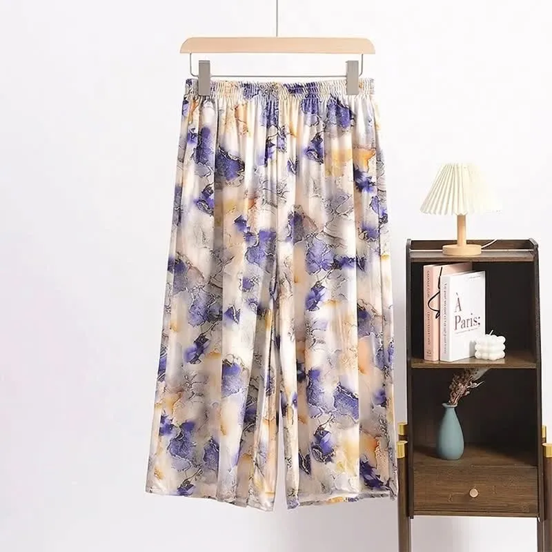 Kurze Loungehose mit künstlerischem Print